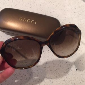 💯 Auth Gucci women’s sunglasses bamboo wood trim